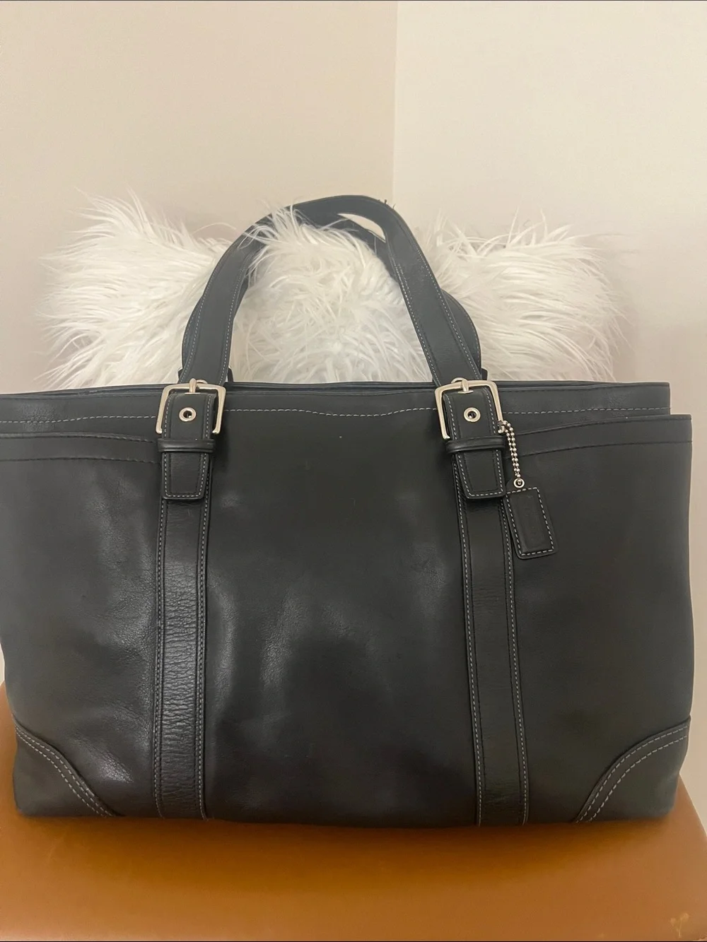 Black Leather Men’s Tote Bag with Stitched Detailing